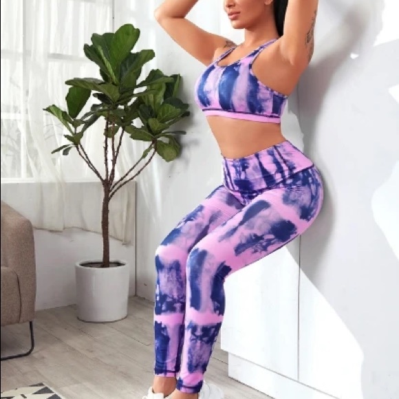 Tie dye bubblegum 2 piece workout set - Picture 4 of 5